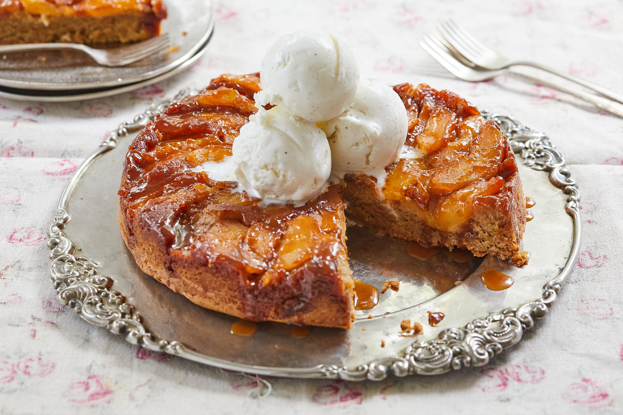 Effortless Caramel Apple Upside-Down Cake: Use Your Extra Apples